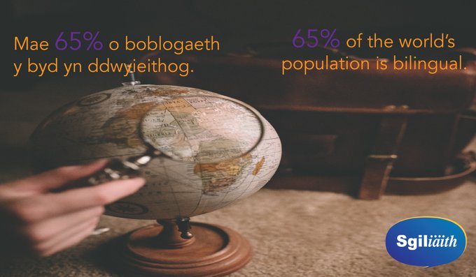 CymraegLlantwit's tweet image. Rydym yn lwcus iawn i gael iaith ein hun!  We are very lucky to have our own language! 🏴󠁧󠁢󠁷󠁬󠁳󠁿 #bilingual #twolanguages #ourplaceintheworld #welsh #Walesintheworld
