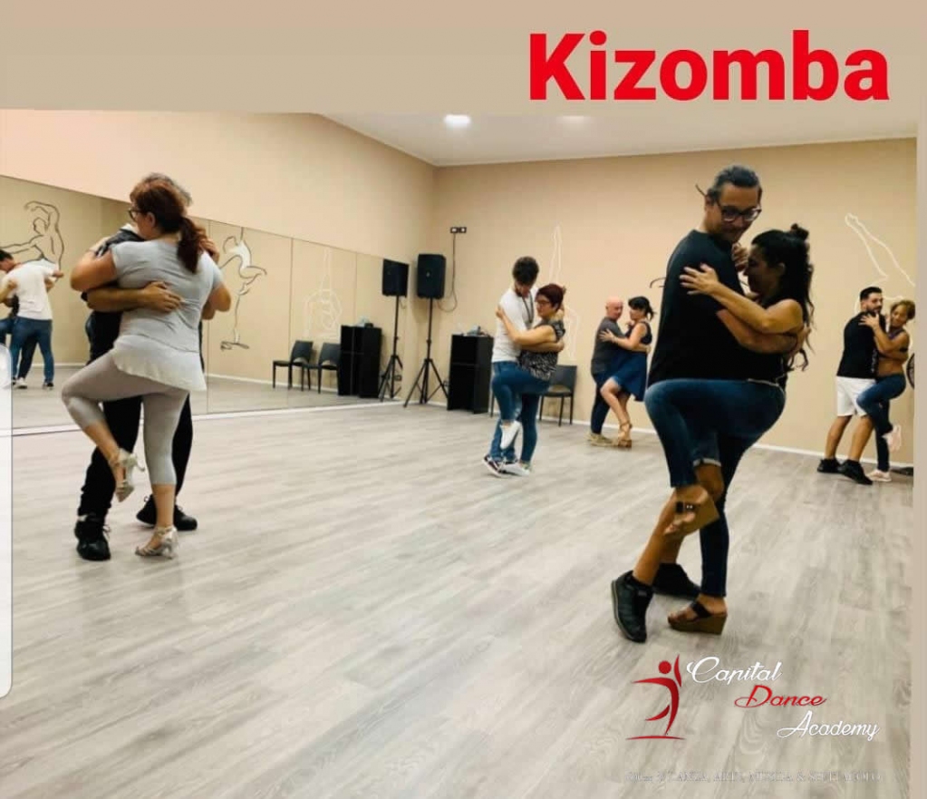 CapitalDanceAcd's tweet photo. 📆 Vi aspettiamo stasera

✅ ai corsi di Kizomba con PAOLO MELI

con i seguenti orari:
🕣 Ore 20.30 Kizomba base
🕤 Ore 21.30 Kizomba Intermedio 

📞 Per informazioni, chiamare il numero 091 686 5008 oppure rivolgersi alla segreteria dal lunedì al venerdì, dalle 16.00 alle 20.00 https://t.co/lZI3Mk1qfO