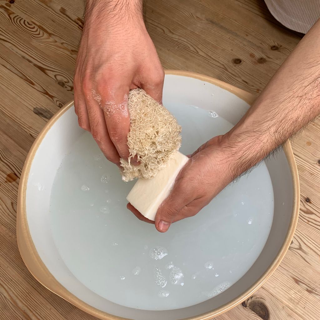 LoofCo's tweet photo. At LoofCo we are on a mission to replace plastic in your washing up routine. Combining the LoofCo washing up pad with the LoofCo washing up soap makes for an affective clean, and no plastic bottle or sponge in sight! ￼￼ https://t.co/JFWP5eHNfe https://t.co/4DG2XbFTBy