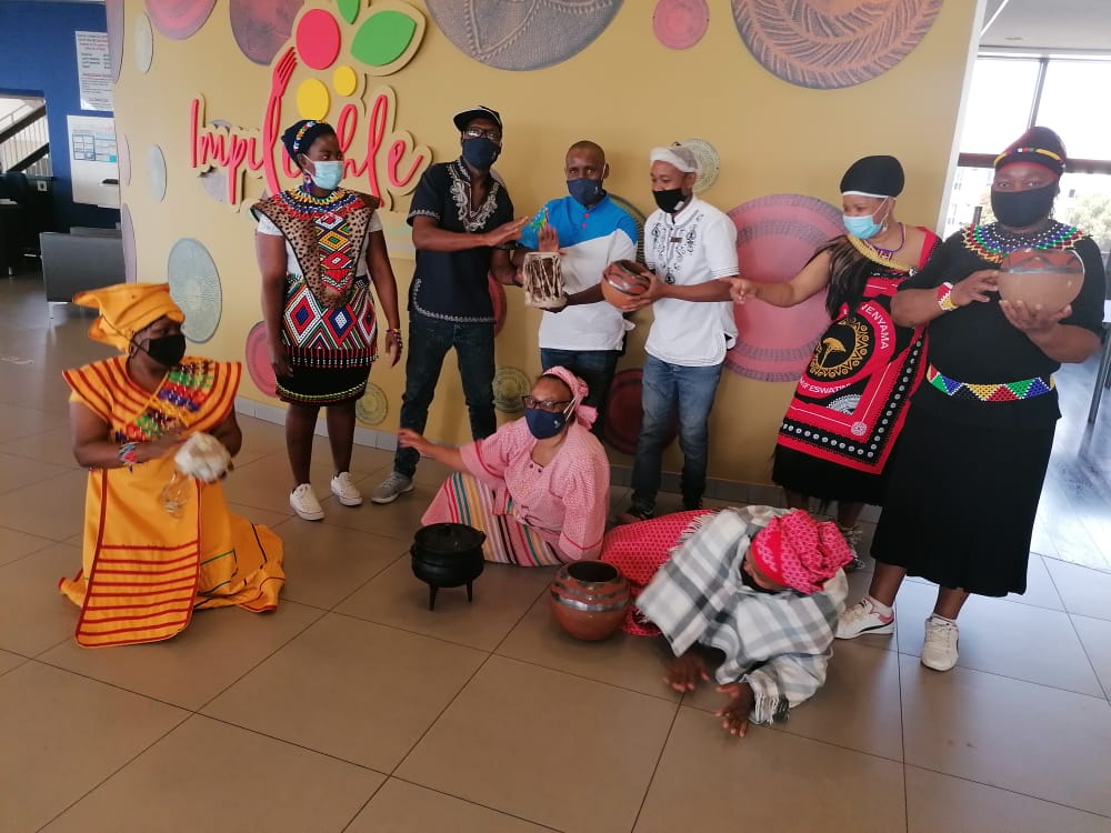 WitsServices's tweet photo. Team Main Dining Hall 
#WitsDining
#heritageweek2020
#WitsShowYourRoots https://t.co/RLVtD23vi3