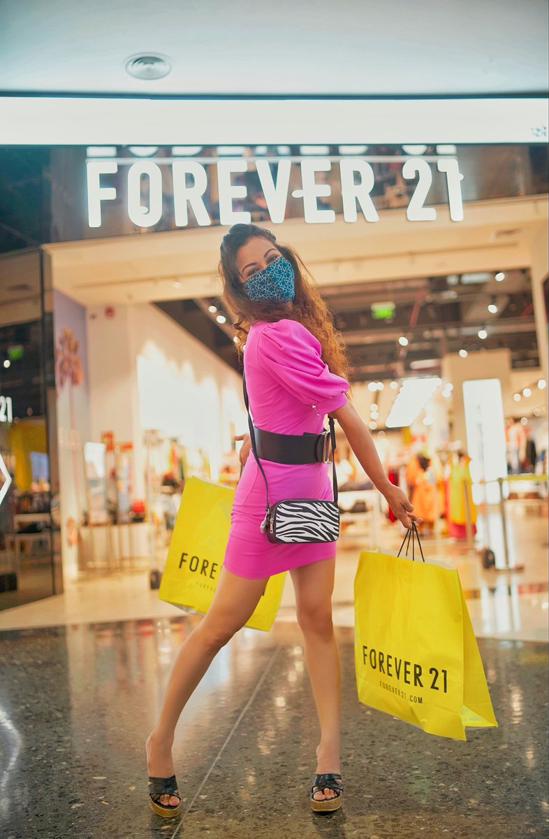 SGCMall's tweet photo. #SunayanaFozdar made the most of her trip at #SGCMall by #CelebratingFirsts at @Forever21. You too can take home all the most stylish outfits you want, and win some prizes!
Join us at #NaviMumbaisBiggestFashionFestival and get up tp 70% off on your favourite brands!

#IndianMalls https://t.co/GRftHRuANX
