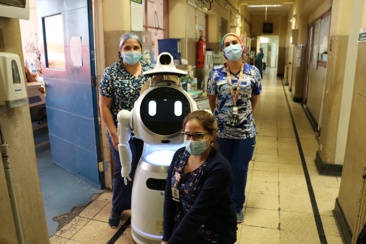 HSJDChile's tweet photo. Nuestra Robot Cruzr visitó distintos servicios para entregar un momento de chilenidad a nuestros pacientes y funcionarios, en el marco del mes de la Patria.  #coronavirus  #COVID19 #LavateLasManos #UsaMascarilla #HSJDSomosTodos  #BuenJueves @SaludOccidente https://t.co/1gERMpiueV