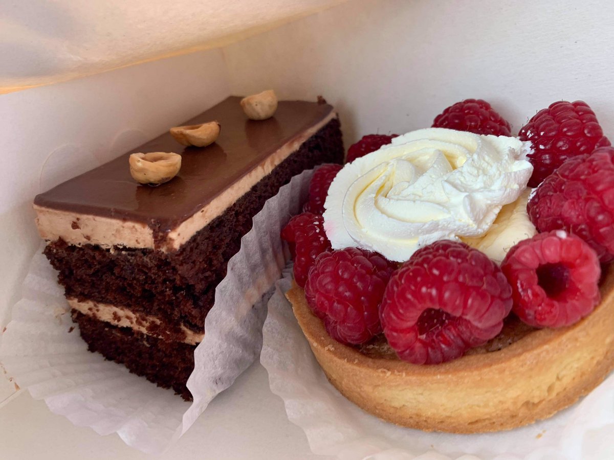 Karenchristofo2's tweet photo. A cheeky treat with a cuppa โ๏ธ #thiscouldgetmessy https://t.co/vkUu5SSNiM