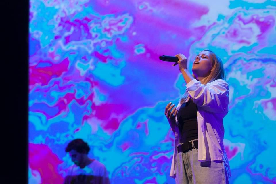 PlayDocFest's tweet photo. LAURA LAMONTAGNE é PICO AMPERIO inauguraron o #PlayDoc2020 cun concerto precioso ✨🙌👑👑

Con🎤 @SON_EG  

#culturasegura https://t.co/dPFaDayUFK