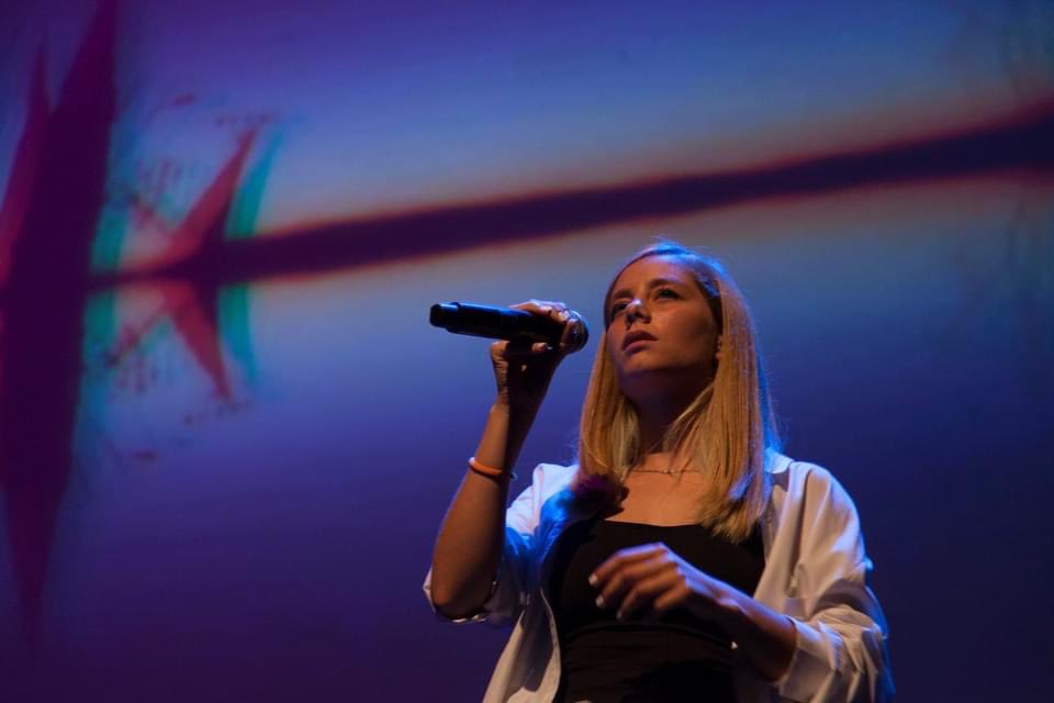 PlayDocFest's tweet photo. LAURA LAMONTAGNE é PICO AMPERIO inauguraron o #PlayDoc2020 cun concerto precioso ✨🙌👑👑

Con🎤 @SON_EG  

#culturasegura https://t.co/dPFaDayUFK
