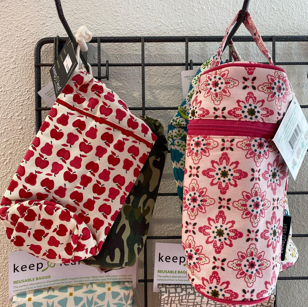 WWRoden's tweet image. Wij verkopen flessentassen van #KeepLeaf 
Ga je op pad en wil je een fles warme of koude drank meenemen? Deze #flessentas is een uitkomst. De buitenkant is van 100% #biologische katoen. De binnenkant is gevoerd met waterbestendig #katoen dat je kan reinigen met een natte doek.