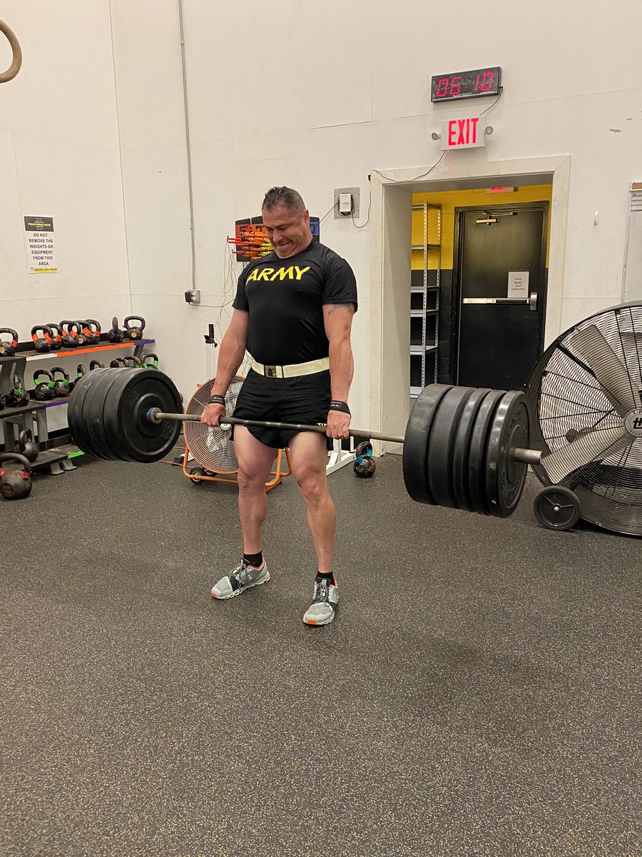 AMC_G3's tweet photo. P.T. With my squad this morning. CSM Escobedo is not human. 375lbs for 3 reps!
#bendingbars #thisismysquad #supportstartshere
@PaulFunk2 @TradocDCG @TRADOC @CASCOM_7 @SCoE_CASCOM https://t.co/GwtykCCaxf