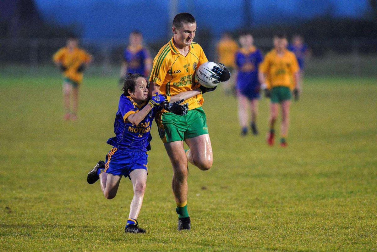 What a photo from the Down u13 County final! Very inspiring for a fellow 'wee man' like myself 💪👊