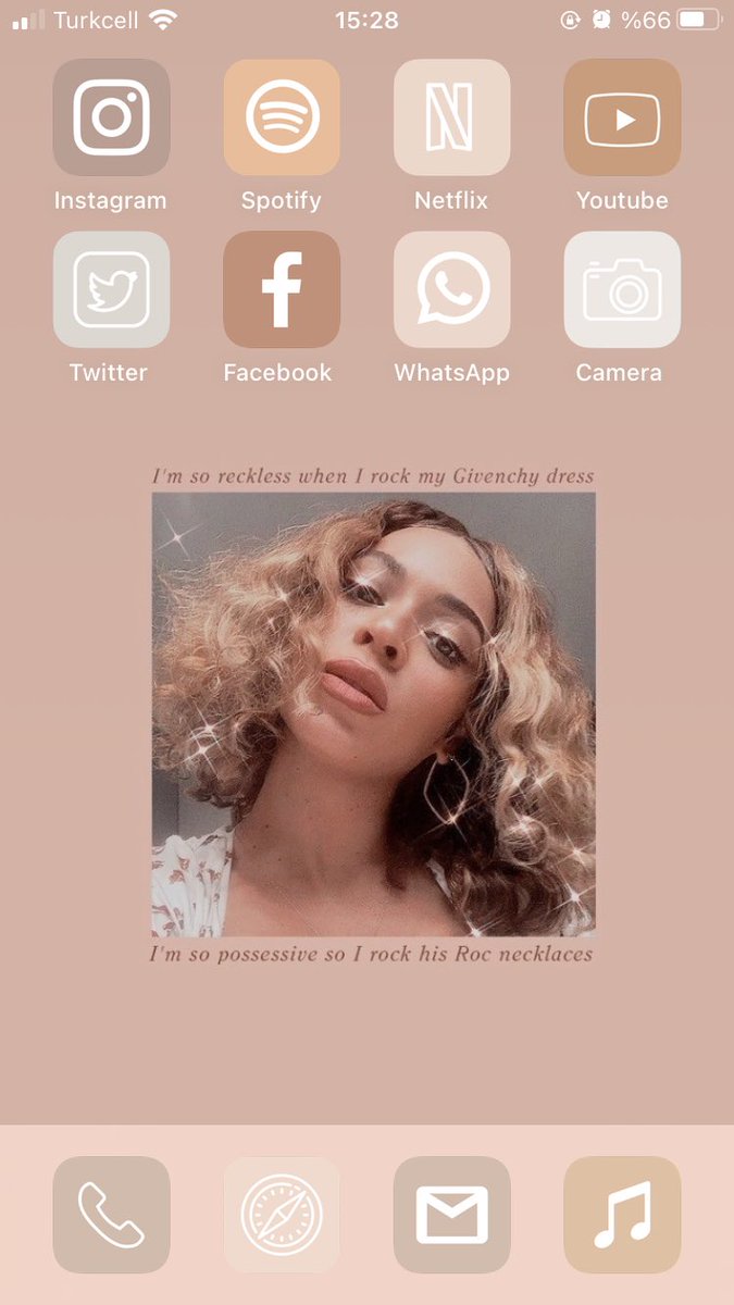 ilaydaturhan's tweet photo. My iPhone homescreen ✨ #Beyoncé #ios14homescreen #iOS14layout https://t.co/fLe9Ds1kcm