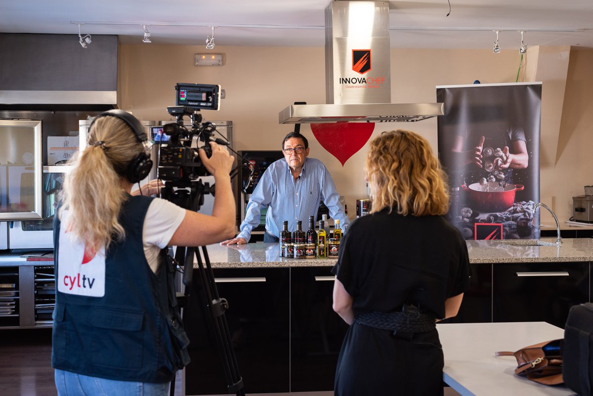 Esta noche, a las 22:30,📺La 7 de <a href="/cyltv/">CyLTV</a> Innova Chef participa en el programa #HechoenCastillayLeón, hablando de la evolución del sector de la restauración y presentando sus novedades, como las Hamburguesas Km.Z y las carnes cocinadas a baja temperatura.
¡¡No te lo pierdas!!