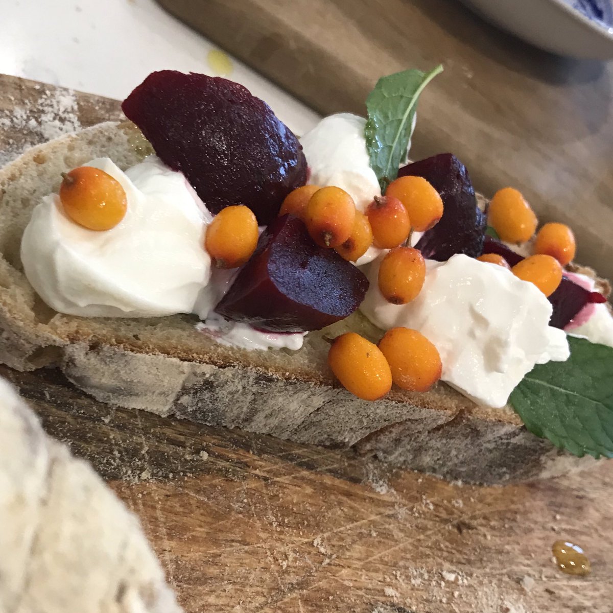 During #BritishFoodFortnight let’s champion our 🇬🇧farmers pioneering new crops 🌿👏 like #seabuckthorn growers <a href="/BritishSeaBuck/">BritishSeaBuckthorn</a> in Essex. Bursting with bright orange goodness; colourful addition to #Dairy and seasonal 🇬🇧veg! #Nutrition Recipe inspired by <a href="/Peterleyfarm/">Peterley Manor Farm</a> #farmshop