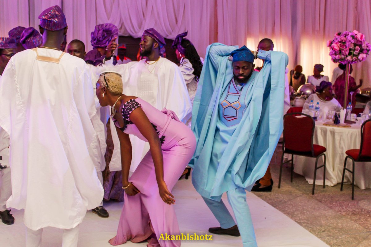 McSlimtea's tweet photo. I don't understand what's happening here ooooo. Please just like the picture and walk away.
I am your favorite Mc
I am the Prince of Happiness
.
.
#McSlimtea
#ManLikeDavid
#TheHypeKing
#ThePrinceOfHappiness
#WeddingMomentsWithMcSlimtea
#McConnectFamily
#mysterytribe https://t.co/wzAtLH512R