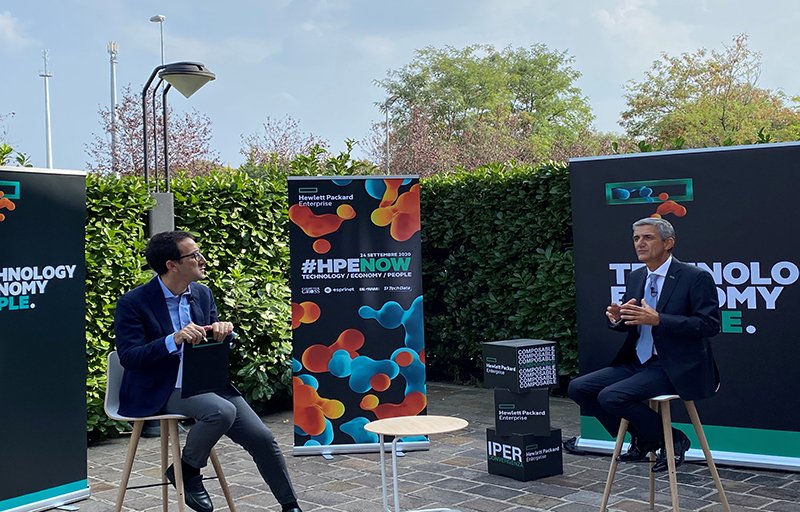 HPE_Italy's tweet image. Partnership, tecnologia e competenze sono gli ingredienti vincenti che, da sempre, legano HPE al suo ecosistema di partner. Sul palco virtuale di #HPENOW prende posto @stefano_venturi, raccontandoci la visione di HPE, all&apos;insegna di una innovazione digitale a consumo. 

#WeAreHPE