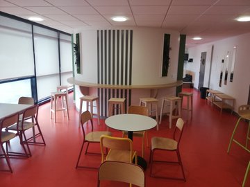 LCDFRomorantin's tweet photo. Lundi 28/09, ouverture de la KFET. Cafétéria entièrement pensée et rénovée par les élèves pour les élèves https://t.co/oJOoBZUOln