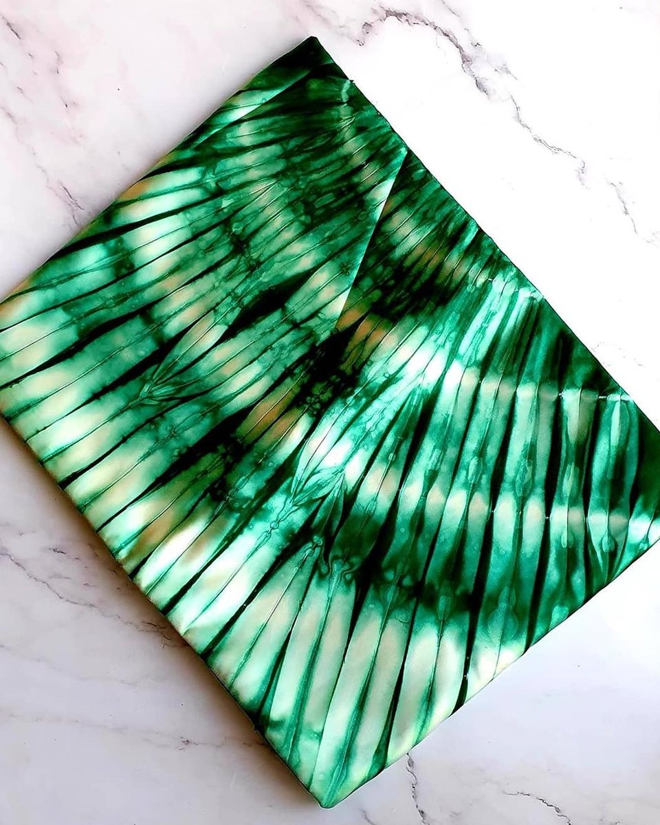 pneemo_'s tweet photo. Tweeps! I have these beautiful adiresatin for sale at 3000naira each.
Length 60 comes in 3yards
Length 45 comes in 4yards.
Yardage differs in some colors.
Pls RT as it comes your TL. God bless you 
#adire #satin #adiresatin #heritageday2020 #thursdayvibes #ThursdayMotivation https://t.co/kf0jbEG19j