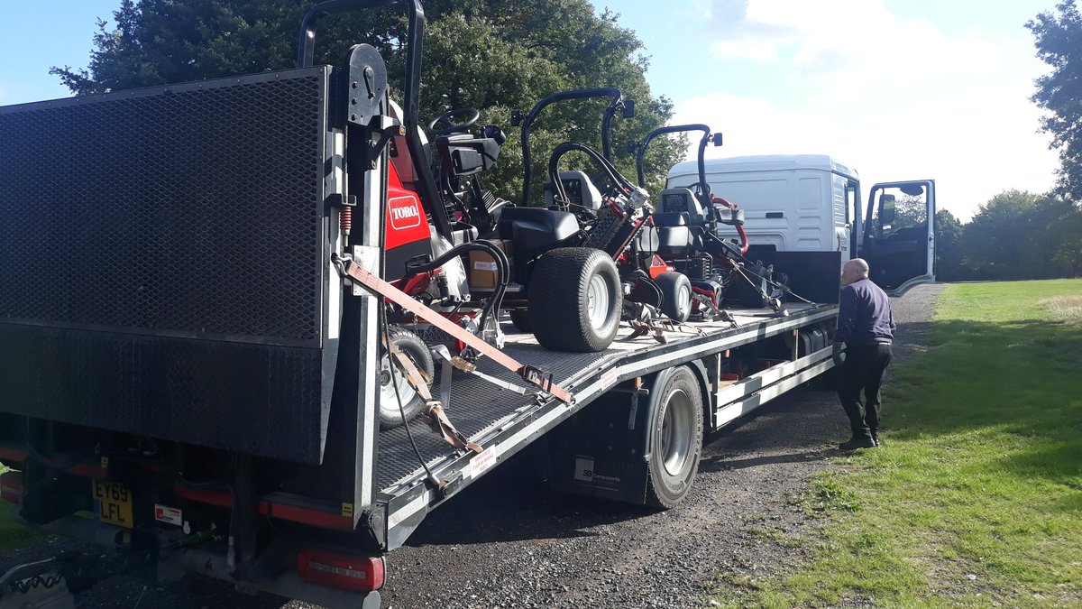 paul_selbie's tweet photo. As a department we've had a horrible 12 months.  The course is poor and our old machinery has long since given up the ghost.  But today marks a new beginning and the first of 2 big deliveries from @ReesinkTurfcare Thanks to @Richard67500251 for suffering along with us at times. https://t.co/bkhHawwYvt