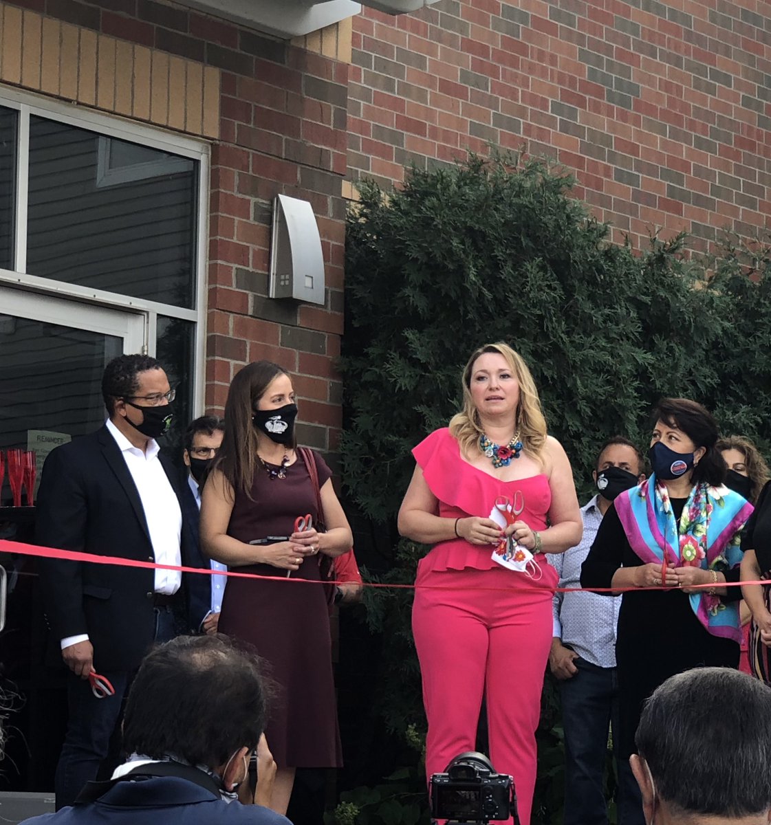 NewPrensa's tweet photo. Despite the 🔥 at La Raza, they're here to stay - ➡️ La Raza is in their new home, a moment to remember Justice RBG, and more ways to celebrate Hispanic Heritage Month. https://t.co/HOv1cqzrI5 https://t.co/13meOEHMVn
