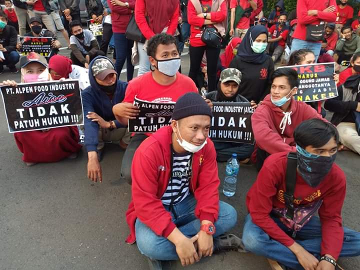 balung02's tweet photo. #BoikotAice
#es_krim_dengan_modal_dari_cina
#Usir_Li_Zhiming_Dari_Indonesia
#Indonesia_dijajah_Tiongkok
#Berikan_Es_cream_Yang_Higienis_Untuk_Masyarakat 
 #penuhi_tuntut_hak_buruhnya https://t.co/7BCqeqIKUG