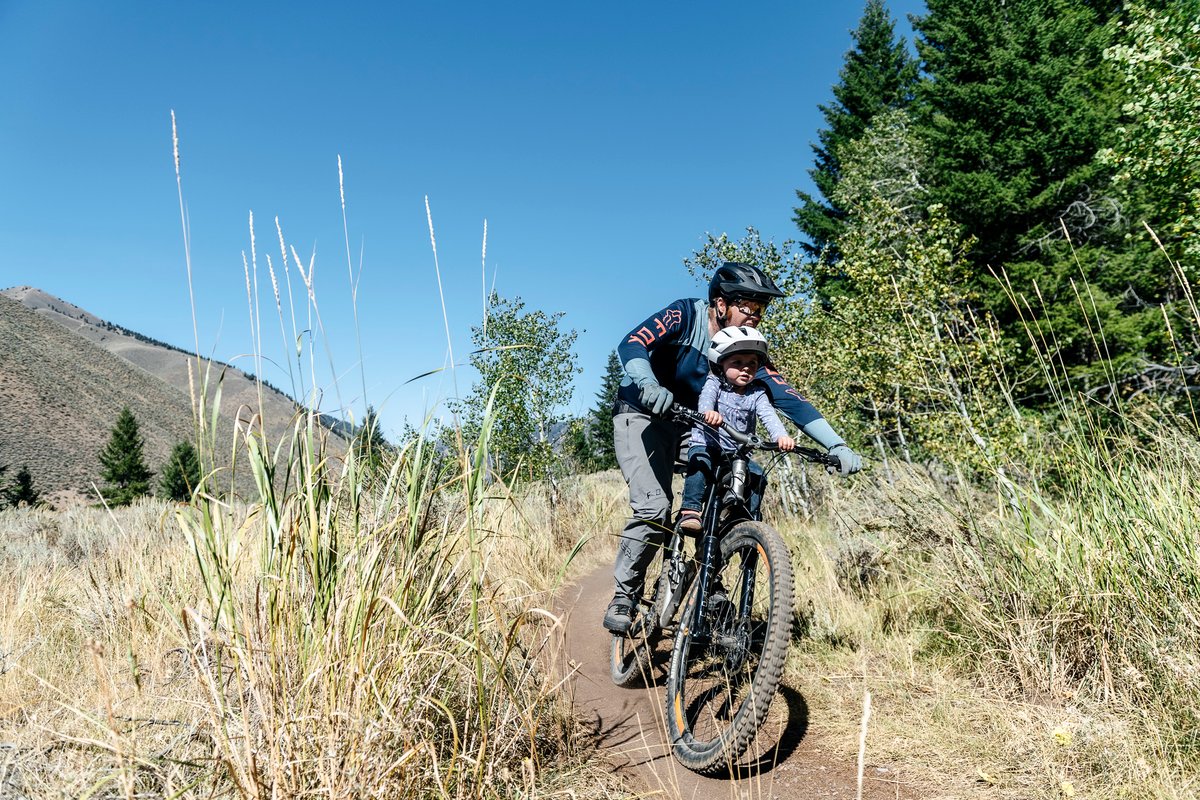 ReynoldsCycling's tweet photo. Rides are better when they're shared. @montgomerybikes getting the kids hooked on riding early.
#reynoldscycling #carbonwheelexperts #macride #startthemyoung #familytime #junit #reynoldswheels https://t.co/9ypjkO0meh