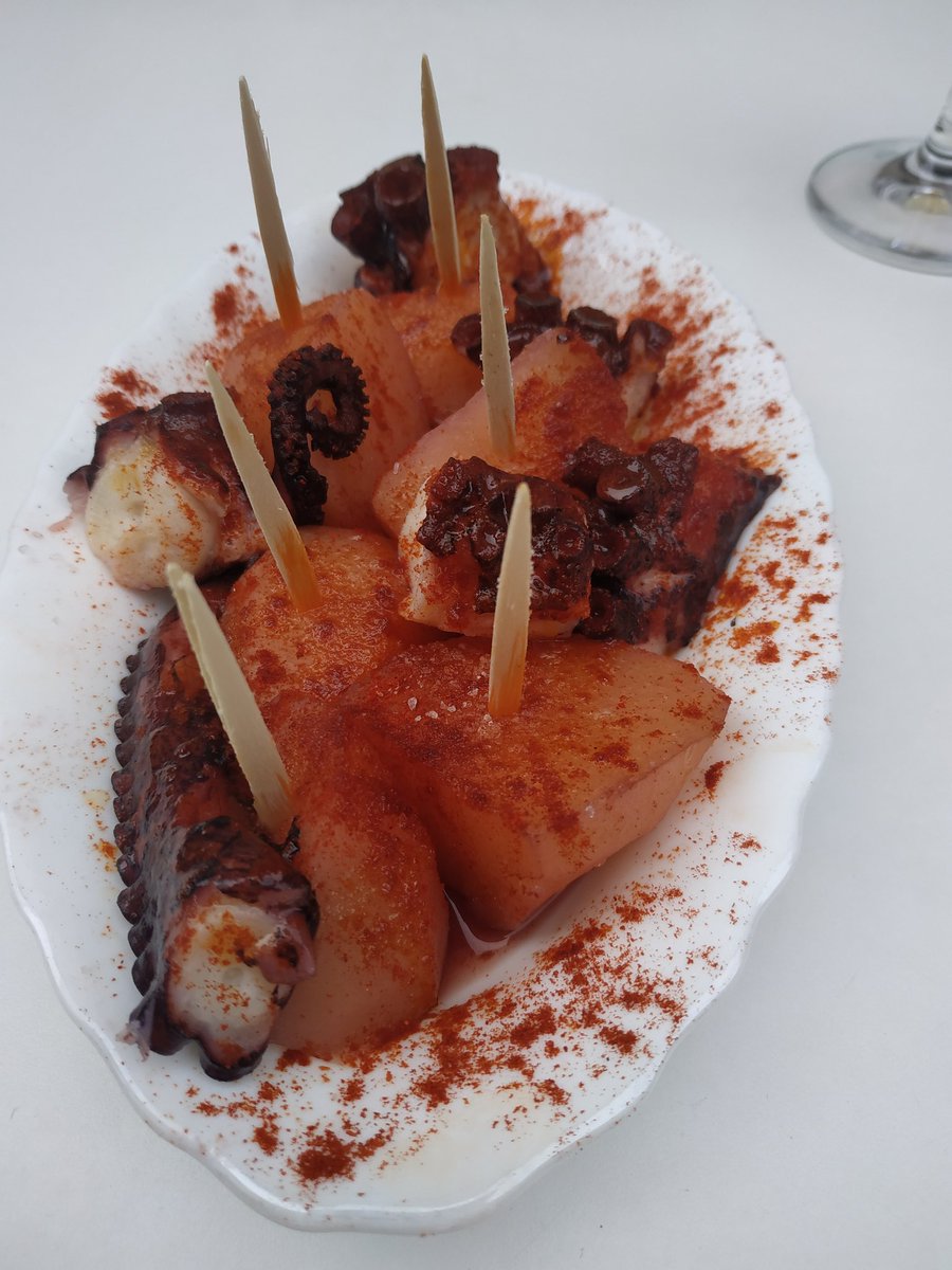 JASPoficial's tweet photo. #foodlover #winelover 
Pequeñas grandes placeres y/o recompensas tan necesarias en la #vida 
#depinchos #pintxos https://t.co/7GarW8Mlme