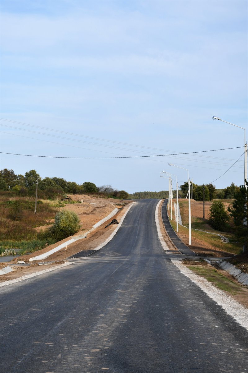 ✅Подходит к завершению работа по реконструкции участка автомобильной дороги Бабынино-Воротынск-поворот Росва.

Работы проводятся в рамках реализации национального проекта «Безопасные и качественные автомобильные дороги»

#Бабынинскийрайон #Бабынино40