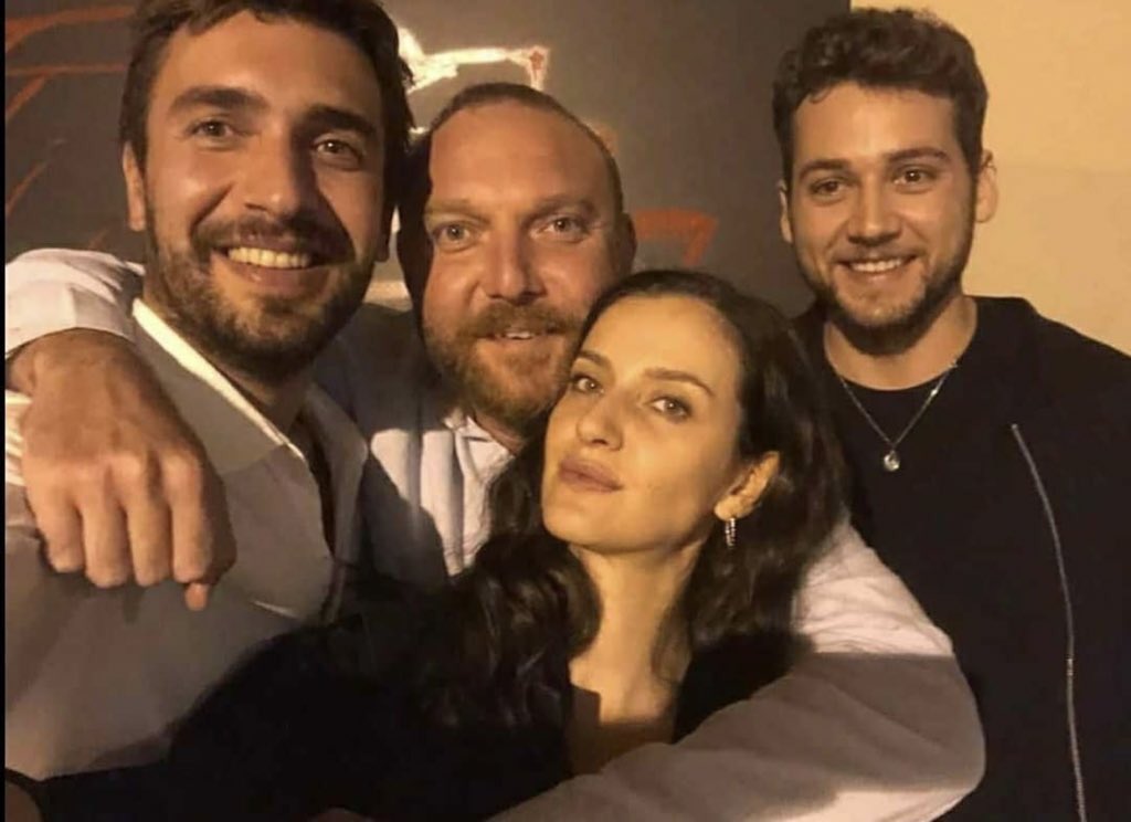 periliiceee's tweet photo. dizi zamanı nerdeydiniz lan vicdansızlar https://t.co/3E5SfY25b4