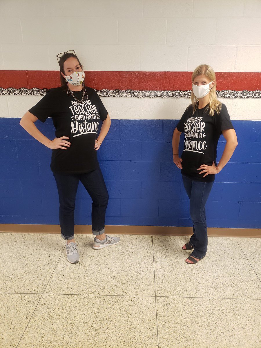 whitney3rd's tweet photo. Dedicated teacher even from a distance! The virtual teaching world is a lot different. I feel so fortunate to have amazing colleagues to be collaborating with to make this a successful year! @KMAA22 #WeBelieveInSGF #VirtualTeacher https://t.co/XJCcGpld0D
