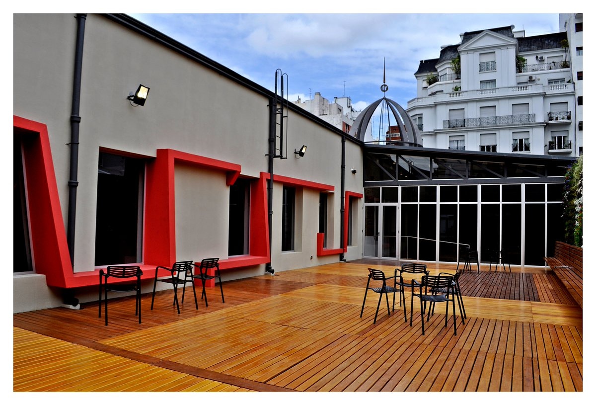 Centro Municipal de Arte.
Dirección de Arte y Patrimonio Cultural.

📷Detalle: Exterior.
Pronto volveremos a encontrarnos

#CMA #LaCasaDelArte
#GaleriaDeArte #Patrimonio
#Identidad
<a href="/gestion_a/">Municipio de Avellaneda</a>