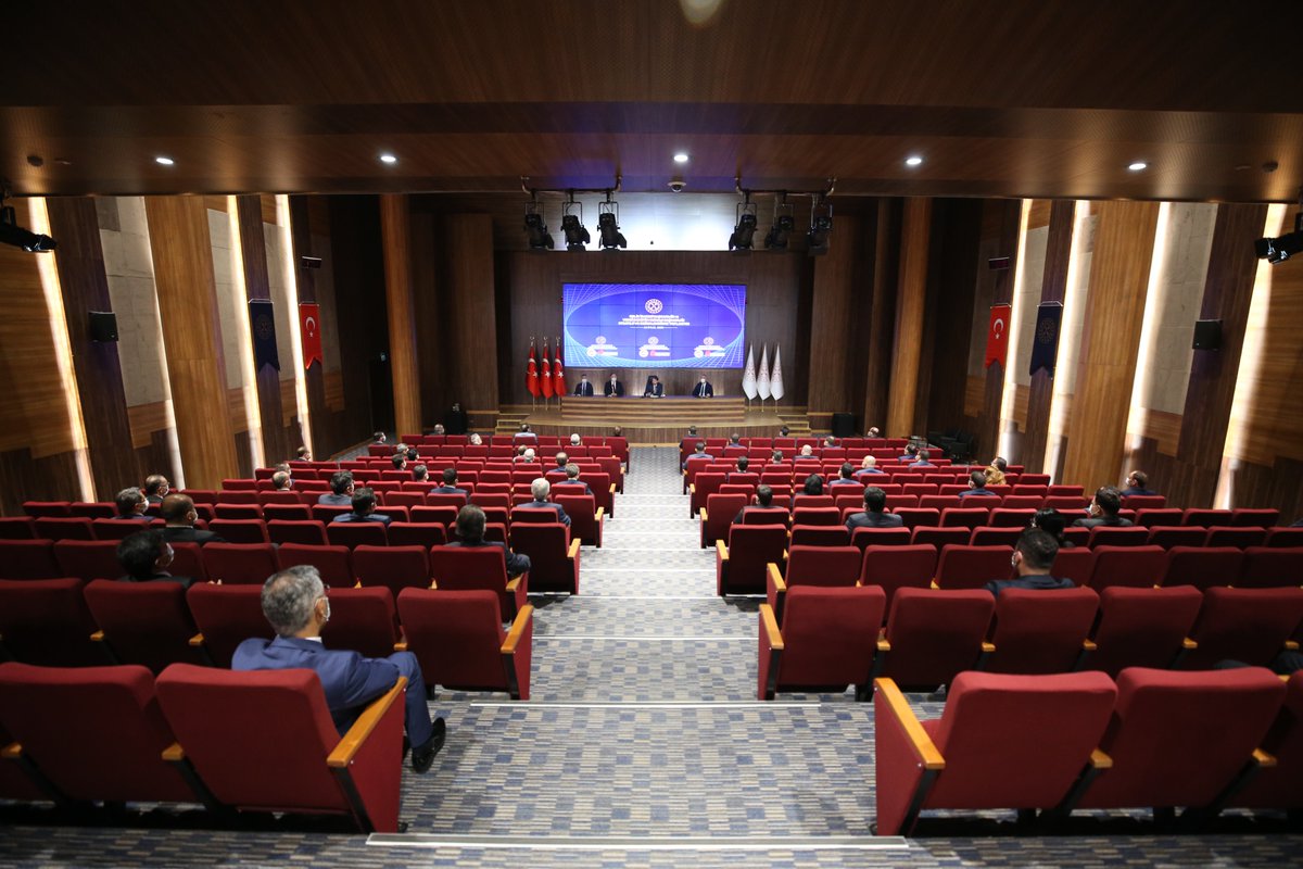 Vergi Dairesi Başkanımız Rıza Bilgiç,
23 Eylül 2020 tarihinde Hazine ve Maliye Bakanımız Sayın Dr. Berat Albayrak tarafından Ankara'da düzenlenen Gelir İdaresi Başkanlığı ve Vergi Denetim Kurulu Başkanlığı ile strateji ve değerlendirme toplantısına katıldı.