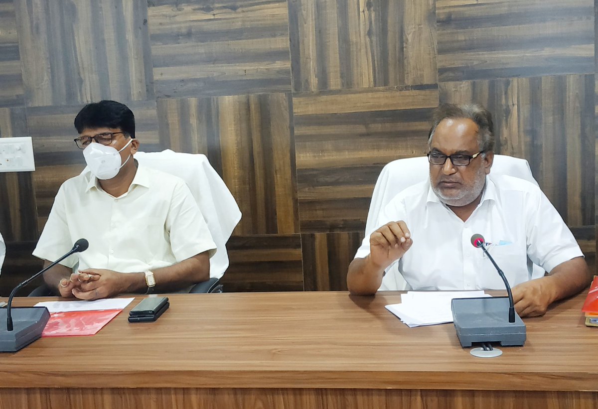 15 नवंबर से झारखंड राज्य खाद्य सुरक्षा योजना का शुभारंभ किया जायेगा। योजना के शुभारंभ को लेकर जिला प्रशासन के अधिकारियों एवं सभी बीडीओ, एमओ के साथ बैठक की, जरूरी दिशा निर्देश दिया।
<a href="/JharkhandCMO/">Office of Chief Minister, Jharkhand</a>
<a href="/prdjharkhand/">IPRD Jharkhand</a>