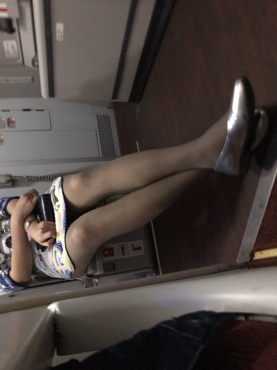 let_exploration's tweet photo. 在飞机上面对那么多漂亮空姐怎么能闲着 搜索到新鲜空姐丝袜 让人很兴奋 这次就不客气了 收入囊中 到了酒店 先撸为敬 #空姐 #空姐絲襪 #空姐原味 #原味 #原味袜子 #原味袜 #丝袜 https://t.co/RooW2QsSgi