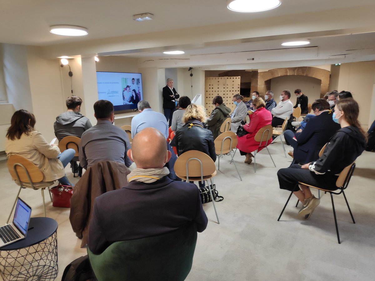 leclozr's tweet photo. [La place du design en entreprise] 🖍️

Anne Asensio, Vice Présidente #Design chez @3DSfrance et @worlddesignorg board member nous fait l'honneur de sa venue pour la deuxième fois à @leclozr #DesignLabBretagne #Dansquelsens @APCI_design @FR_designweek 
#FDWBretagne @Sensanne44 https://t.co/H4yOG87wHR