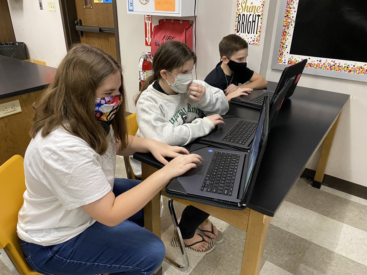 MHeimScience's tweet photo. 7th grade Science Period 1 reviewing for tomorrow’s test with a little Quizlet and Kahool! #HeimCPScience7 https://t.co/7YvunyfvTS