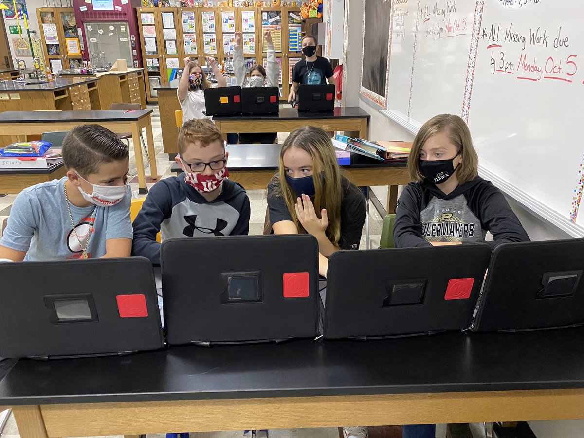 MHeimScience's tweet photo. 7th grade Science Period 1 reviewing for tomorrow’s test with a little Quizlet and Kahool! #HeimCPScience7 https://t.co/7YvunyfvTS