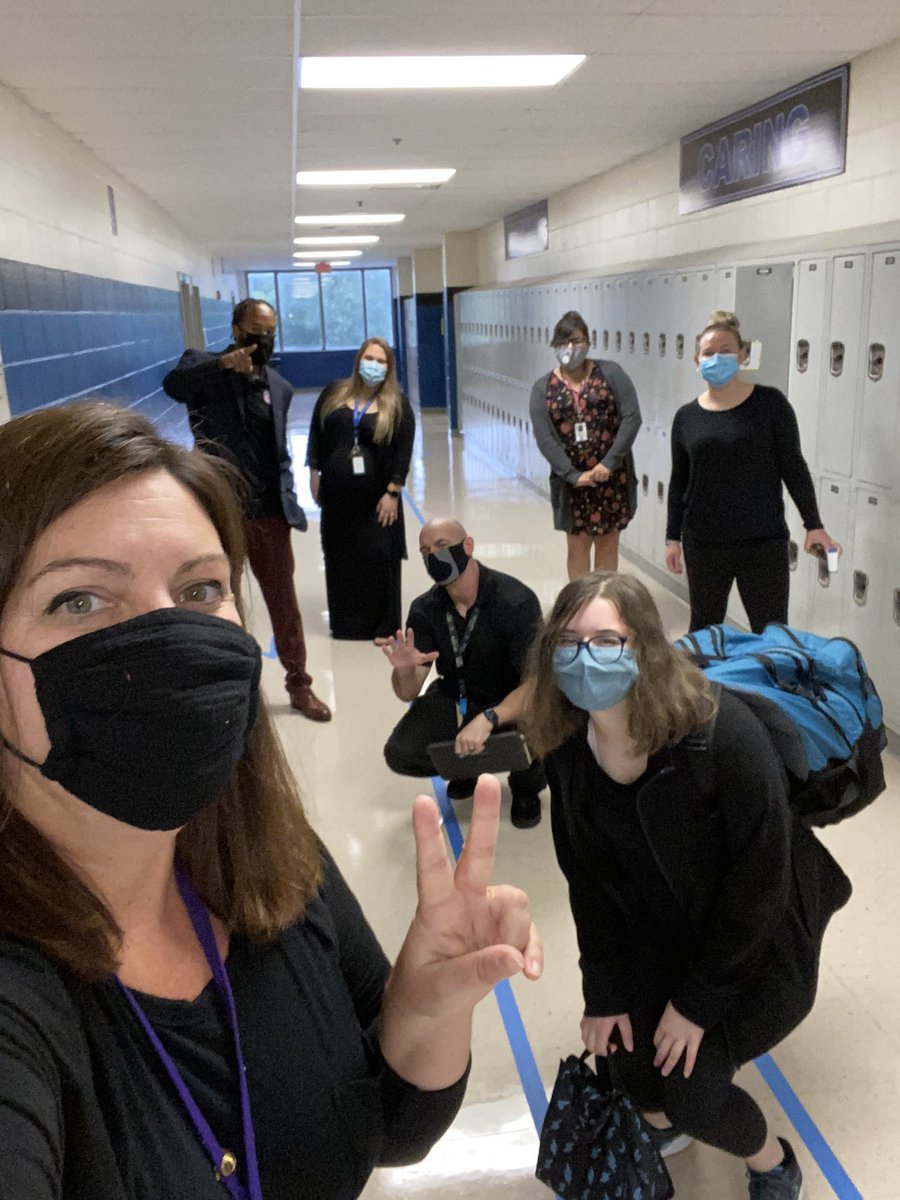 <a href="/LHSintheNews/">LaVergne High School</a> <a href="/MrsAshleyBauman/">Ashley Bauman</a> <a href="/kyeo1/">K_yeo</a> <a href="/BatherCoach/">CoachBbather</a> @vazquez_lozoya @MsHamptonLHS C hall demonstrating our LaVergne Pride on BlackOut #LHSthemedThursday Go Wolverines!