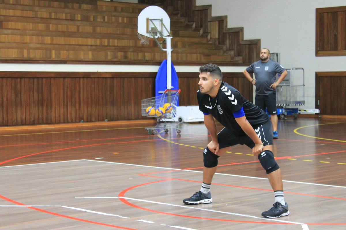 fontebastardo's tweet photo. Dedicação máxima com os 👀 postos nas primeiras 2 jornadas! 

#SomosAJFB #AJFBSM #ajfb #voleibol #voleibolacores https://t.co/jML5EfYvCu