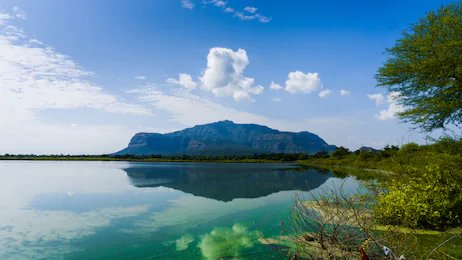 prithvi525's tweet image. Mahasati #Sitaji gave birth to twin brothers Lav &amp;amp; Kush in Pundrikpur. 

Both the brothers were strong, calm and glorious, just as their father shri Ramchandra and uncle Lakshaman

#Pavaghad hills, #Gujarat got sanctified as Lav &amp;amp; Kush attained Godliness from there

#Jainism