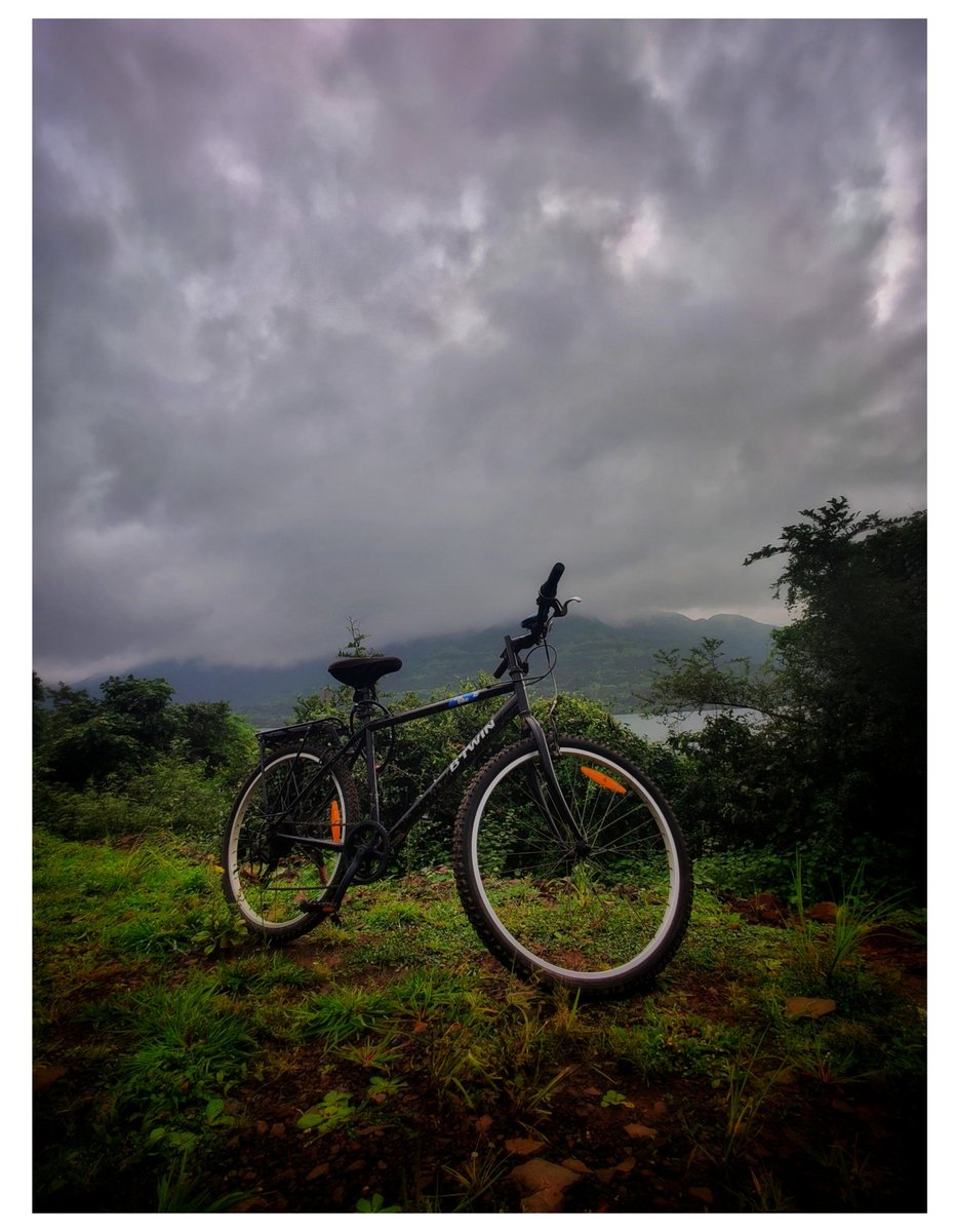 पैदल/Pedal 🚴🏼♂️🏞️⛈️
#Mulshi #Maharashtra https://t.co/rNa9jnHJ4L