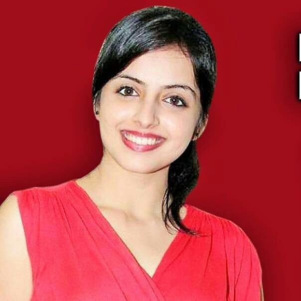 Fouziya38909805's tweet photo. Missing so much, Cutest Smile of Jaan @shrenuparikh11 #ShrenuParikh #cutesmile #cuteexpressions #amazingact #Beautiful #pretty #Queenofheart #adorablebeauty #Sweetheart #Naturalbeauty #awesome #ShrenuParikh #Aastha #ipkkndebp #Gauri #Ishqbaaz #JanhviMittal #EBSS @shrenuparikh11 https://t.co/ev7A5KB8AH