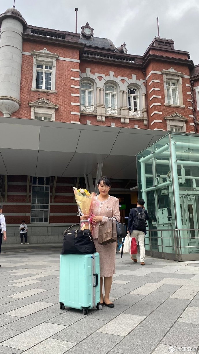 朱韵和on Twitter 谢流石 年9月16日 森雅子辞去日本内阁法务大臣职务 据说她辞职了就这么一个人推着行李箱灰溜溜地回家 还不如我们乡长退休 朱韵和on Twitter 谢流石 年9月16日 森雅子辞去日本内阁法务大臣职务 据说她辞职了就这么一个人推着行李箱灰溜溜地回家 还不如我们乡长退休