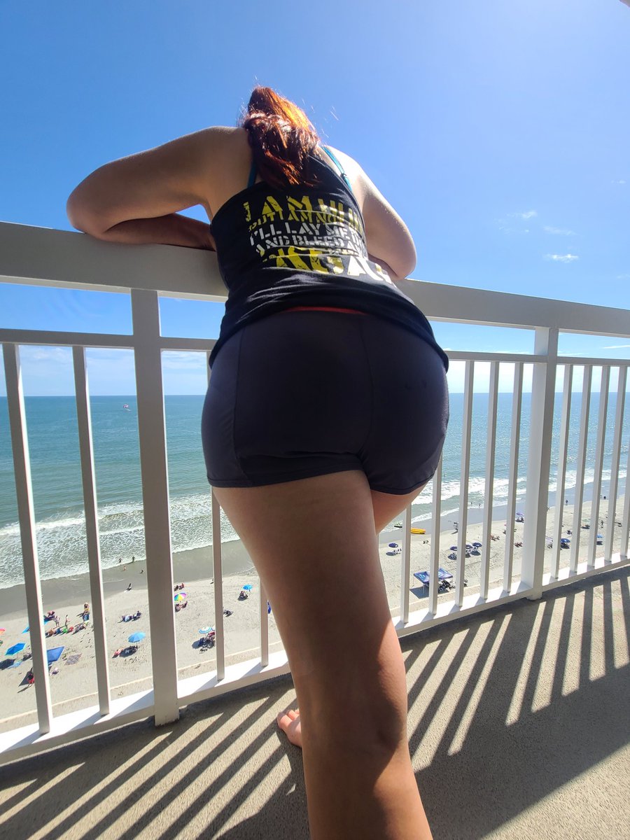 valorcatfights's tweet photo. I made it ❤️ @QueenGiaLove and I will have a pretty gorgeous view before and after our fight❤️

I'm gunna go play in the water. But there is still time to sponsor ❤️ DM me for info https://t.co/LSdOFb0wrG