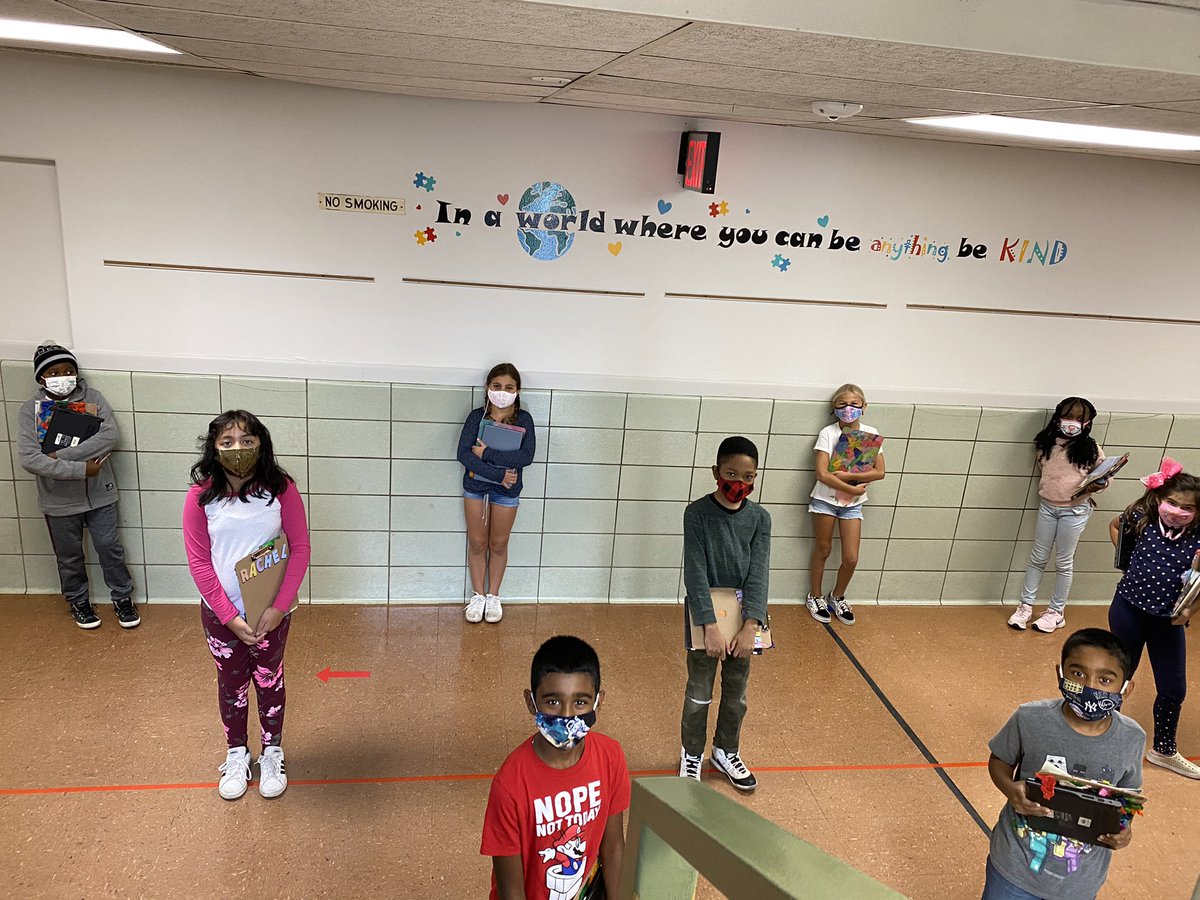 MrsLotito's tweet photo. βIn a world where you can be anything, be kindβ #4thGrade #MrsLotito #Dever @JamesADever @GruenDarren @VS13UFSD https://t.co/U8ulbxl7jt