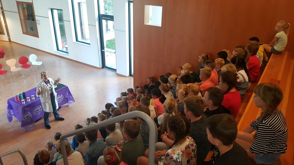 Maandag is de professor van <a href="/MadScienceNW/">Mad Science</a> op bezoek geweest. Alle kinderen hebben genoten van alle proefjes! Ook dit jaar kunnen de kinderen zich weer aanmelden voor de wetenschapscursus <a href="/kbsdeWingerd/">De Wingerd</a> @SKOfv