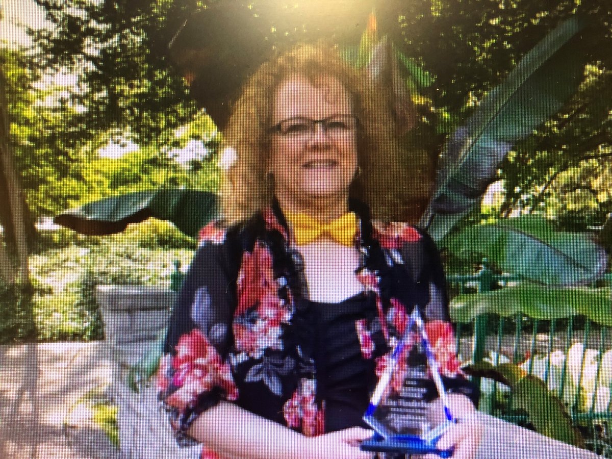 MissouriSBA's tweet photo. Congratulations to Lisa Vanderburg of Moberly, the recipient of this year's Paul Morris Community Service Award presented by MSBA's foundation, FutureBuilders!
#2020MSBA https://t.co/XiXpnhCIvG