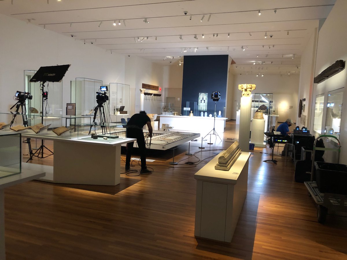 AgaKhanMuseum's tweet photo. We’re getting ready for tonight’s Lapis Digital Benefit! Peek behind the scenes as moderator Ziya Tong prepares for the online gala of the year. #Lapis2020 https://t.co/J0PVdA0A4n