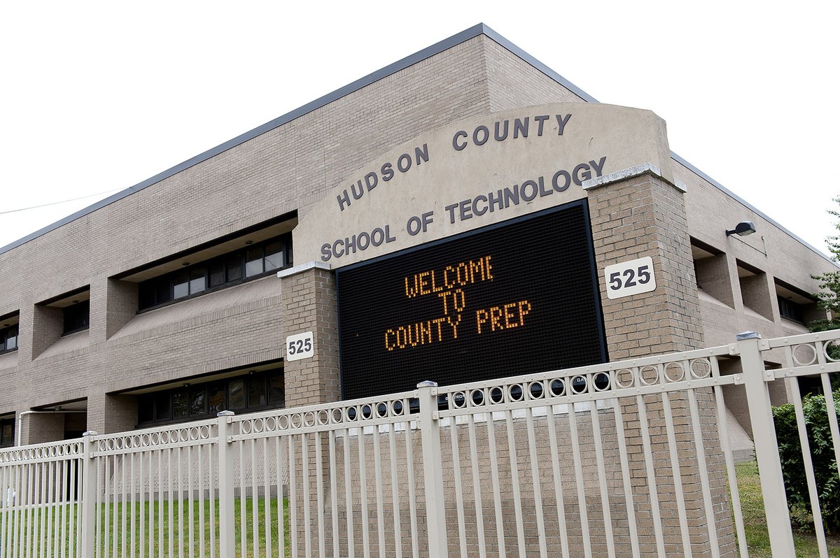 jerseyjournal's tweet image. County Prep named National Blue Ribbon school
bit.ly/305ihSh #countyprep @HCSTFoundation @HudCoTweet @NewJerseyDOE