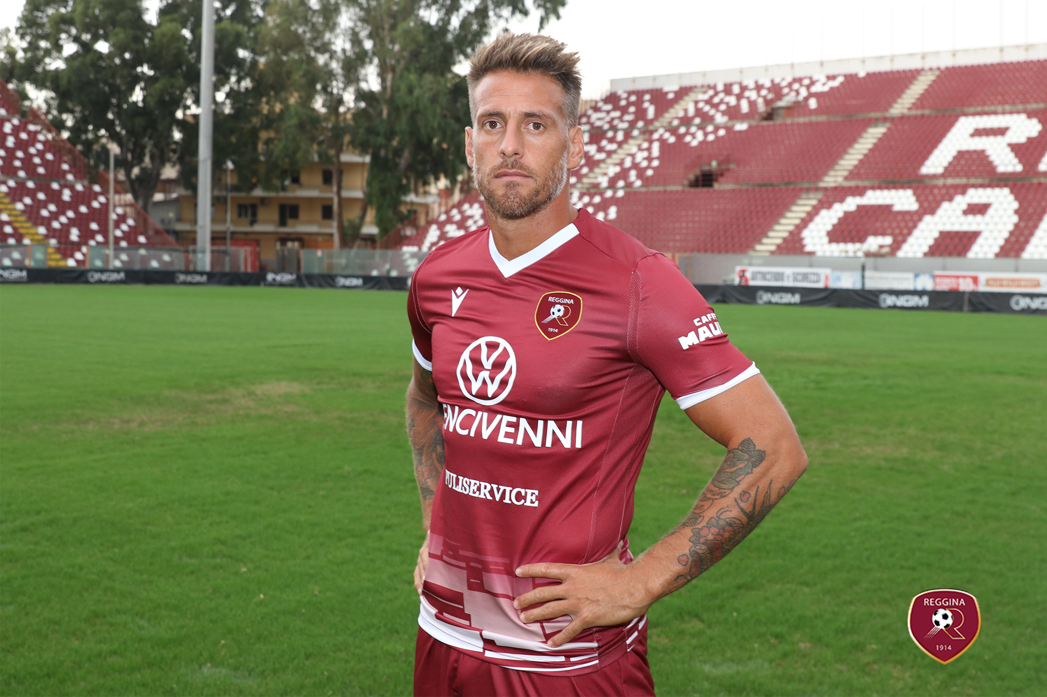 Reggina 1914 on Twitter: "The 🆕 first shirt for the season 20/21 😎 📷  Lillo D'Ascola #ambition https://t.co/GZQVrQ7OGN" / X