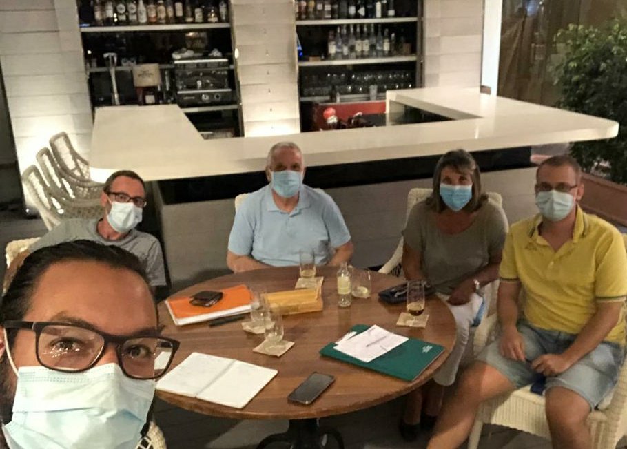 basquetcalvia's tweet photo. 🛠️ El club sigue trabajando y planificando esta temporada atípica

☕ Reunión en el Restaurante @flanigan_es para marcar las directrices a seguir en las próximas semanas

#respirabàsquet #JugamJunts https://t.co/qmU3IMt4xJ