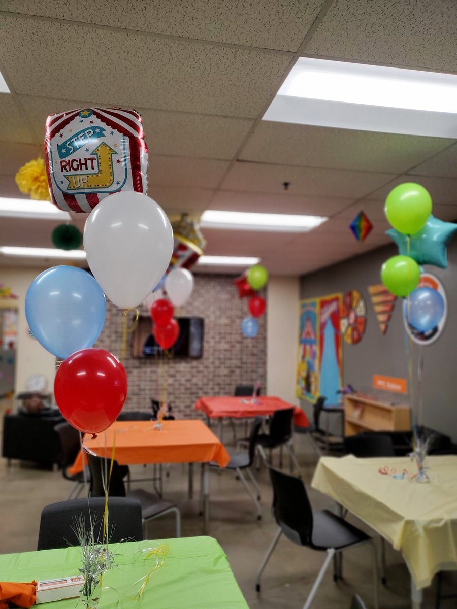 Rachel_thd1110's tweet photo. Welcome to the carnival at #1110! First day of #successsharing2020 is brown bag lunch. Thank you to our phenomenal associates for an INCREDIBLE 1st half 🥳🤑👏🙌💪 #orangefamily @HomeDepot #kickingitupanotch https://t.co/PNP783IDZN