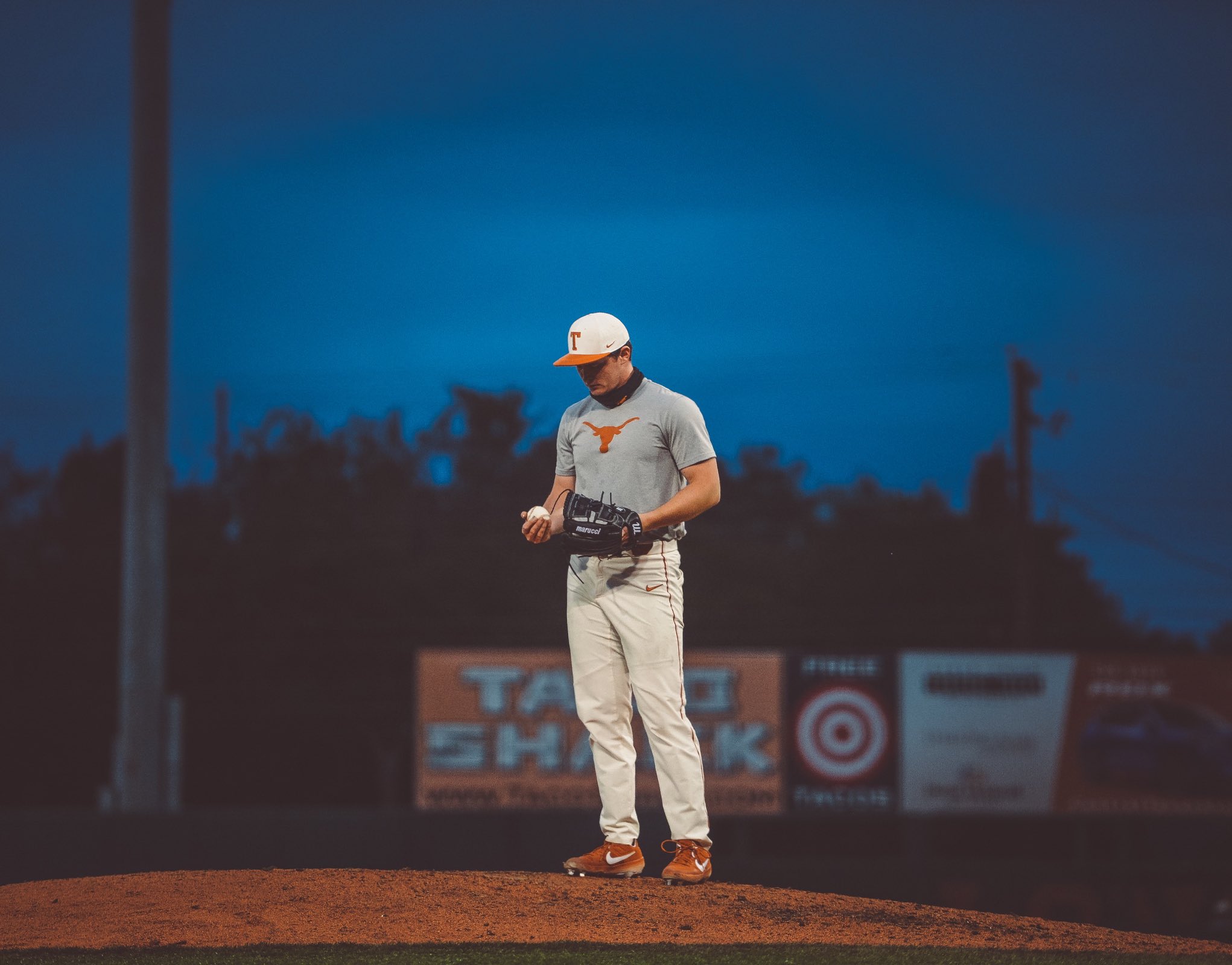 Eis6sbeXgAAAH6z?format=jpg&name=large